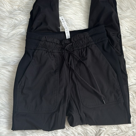 Lululemon Beyond the Studio Jogger Size 4 - Picture 8 of 15